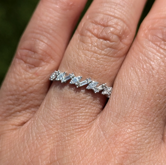 18K White Gold ZigZag Baguette and Round Diamond Ring Band - Picture 9 of 12